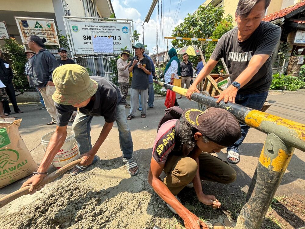 Penutupan jalan SMAN 3 Tangsel