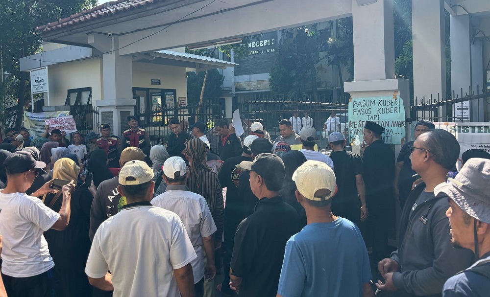 Daftar SMA Negeri di Tangsel yang Diprotes Warga Imbas SPMB 2025, Akses Sekolah Diblokir! 2 Demo di SMAN 3 Tangsel
