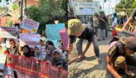 Demo SMAN 3 Tangsel Memanas, Warga Benda Baru Geruduk Sekolah hingga Tutup Aksaaes Jalan. Foto:Andre Pradana/Tangselife.com