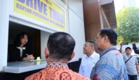 Wakil Menteri Agraria dan Tata Ruang/Wakil Kepala Badan Pertanahan Nasional (Wamen ATR/Waka BPN), Ossy Dermawan meninjau Layanan Drive Thru di Kantah Kota Tangerang Rabu, 23 Juli 2025.
