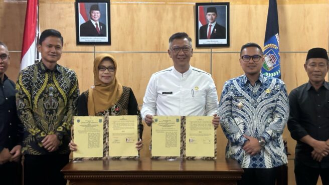 Pemkot Tangsel resmi menjalin kerjasama pengelolaan sampah dengan Pemerintah Kabupaten Pandeglang/Foto: Andre Pradana Tangselife.com