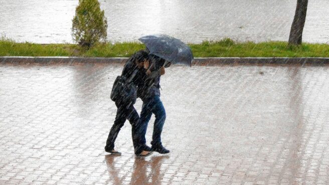 waspada hujan lebat di kota tangerang awal Juli 2025