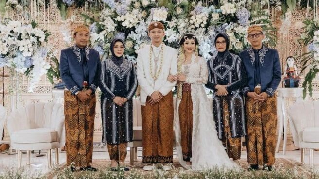 baju keluarga pengantin
