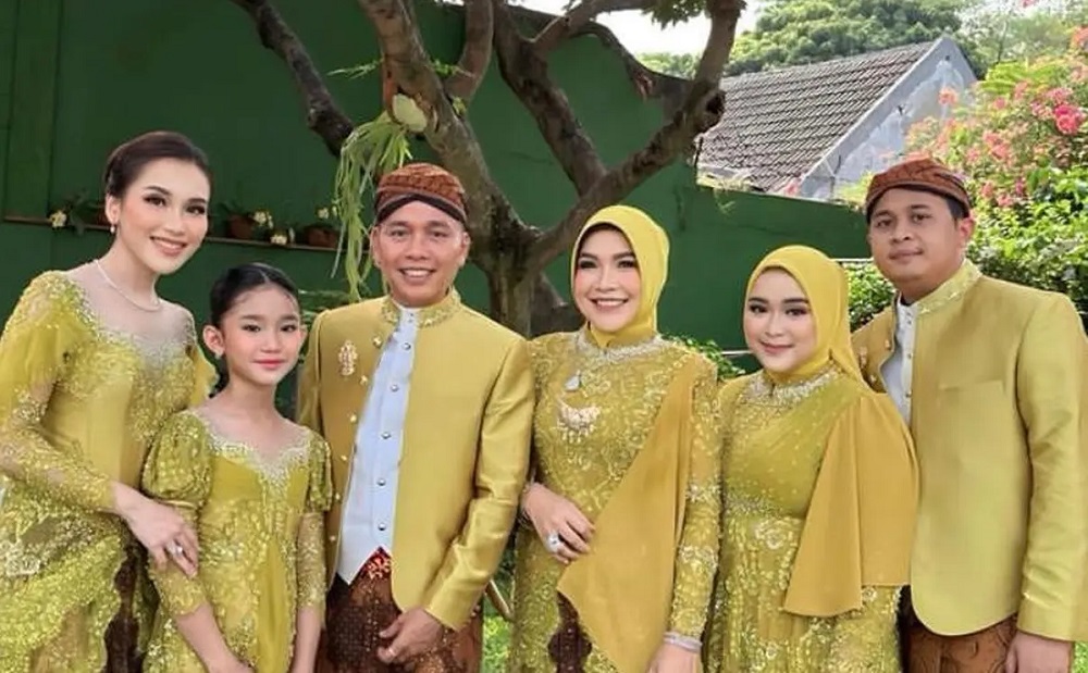 baju keluarga pengantin