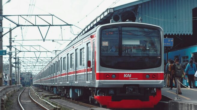pelemparan batu krl tanah abang-rangkasbitung