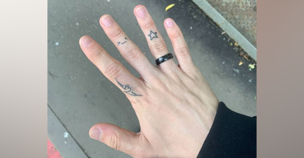 ide tato simpel di tangan cowok 9