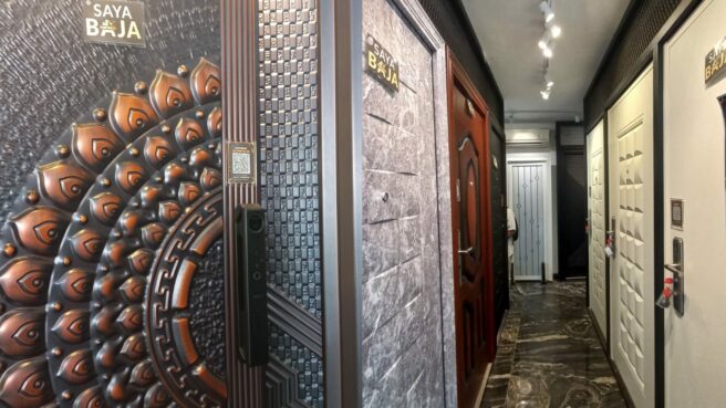 Fortress, brand pintu asal Tangerang yang dikenal sebagai pelopor pintu baja modern di Indonesia.