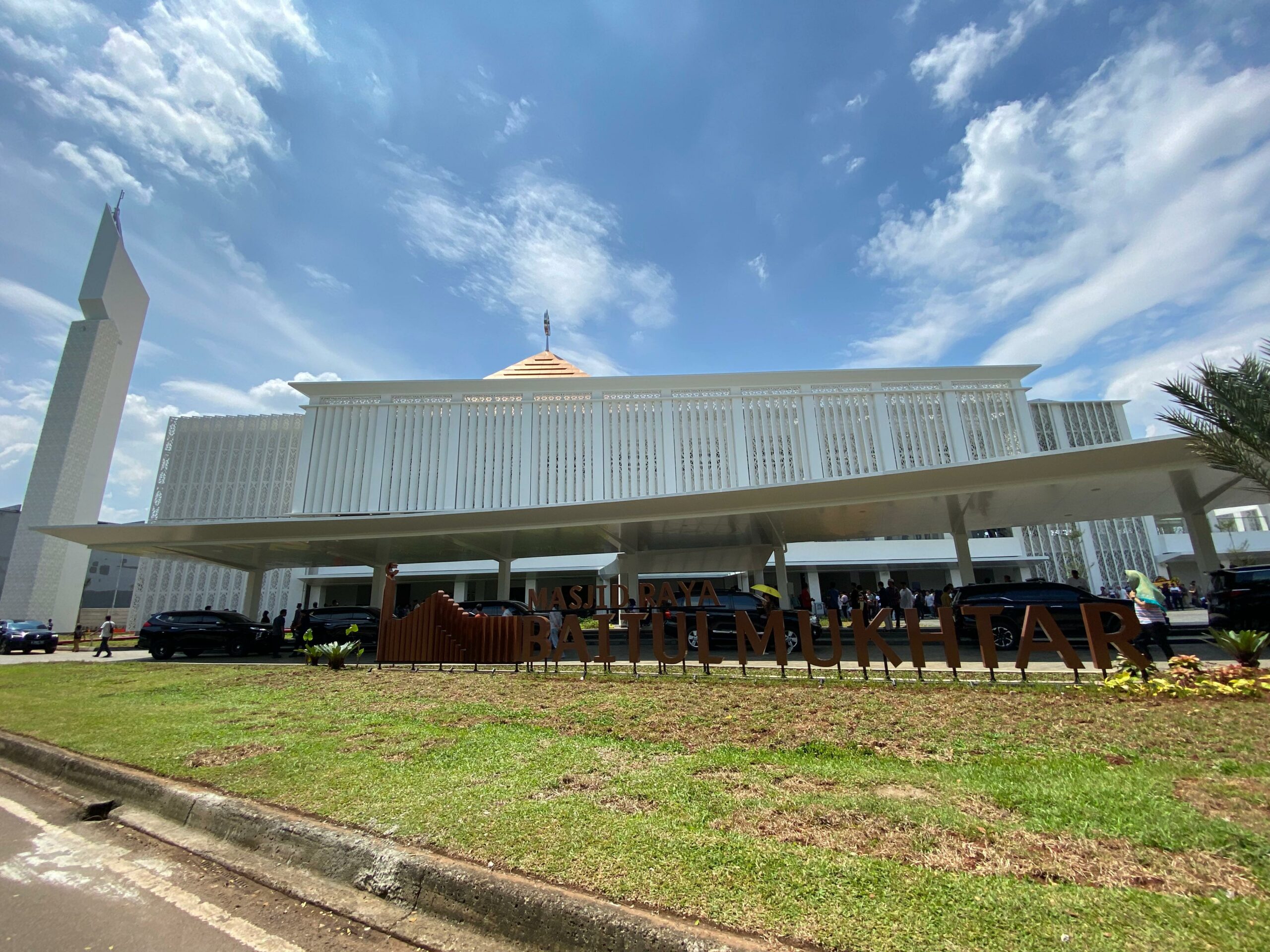 Masjid Raya Baitul Mukhtar BSD City, Ikon Baru Banten yang Jadi Simbol Toleransi dan Kebangkitan Spiritualitas 2 Masjid Raya Baitul Mukhtar BSD City