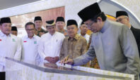 Peresmian Masjid Raya Baitul Mukhtar oleh Menteri Agama RI Nasaruddin Umar, Ketua Umum Dewan Masjid Indonesia Jusuf Kalla, serta Chairman Sinar Mas Land, Muktar Widjaja.
