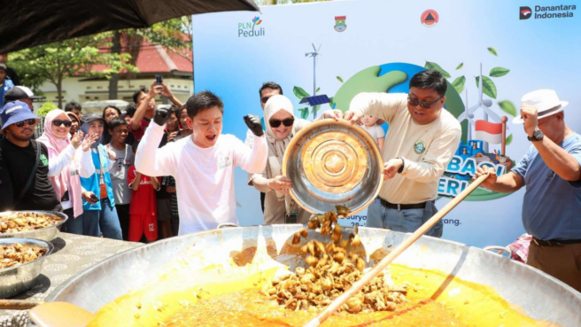 PT PLN UID Banten dan chef viral Bobon Santoso untuk mengadakan aksi masak besar di Pakuhaji, Kabupaten Tangerang Minggu, 21 September 2025.