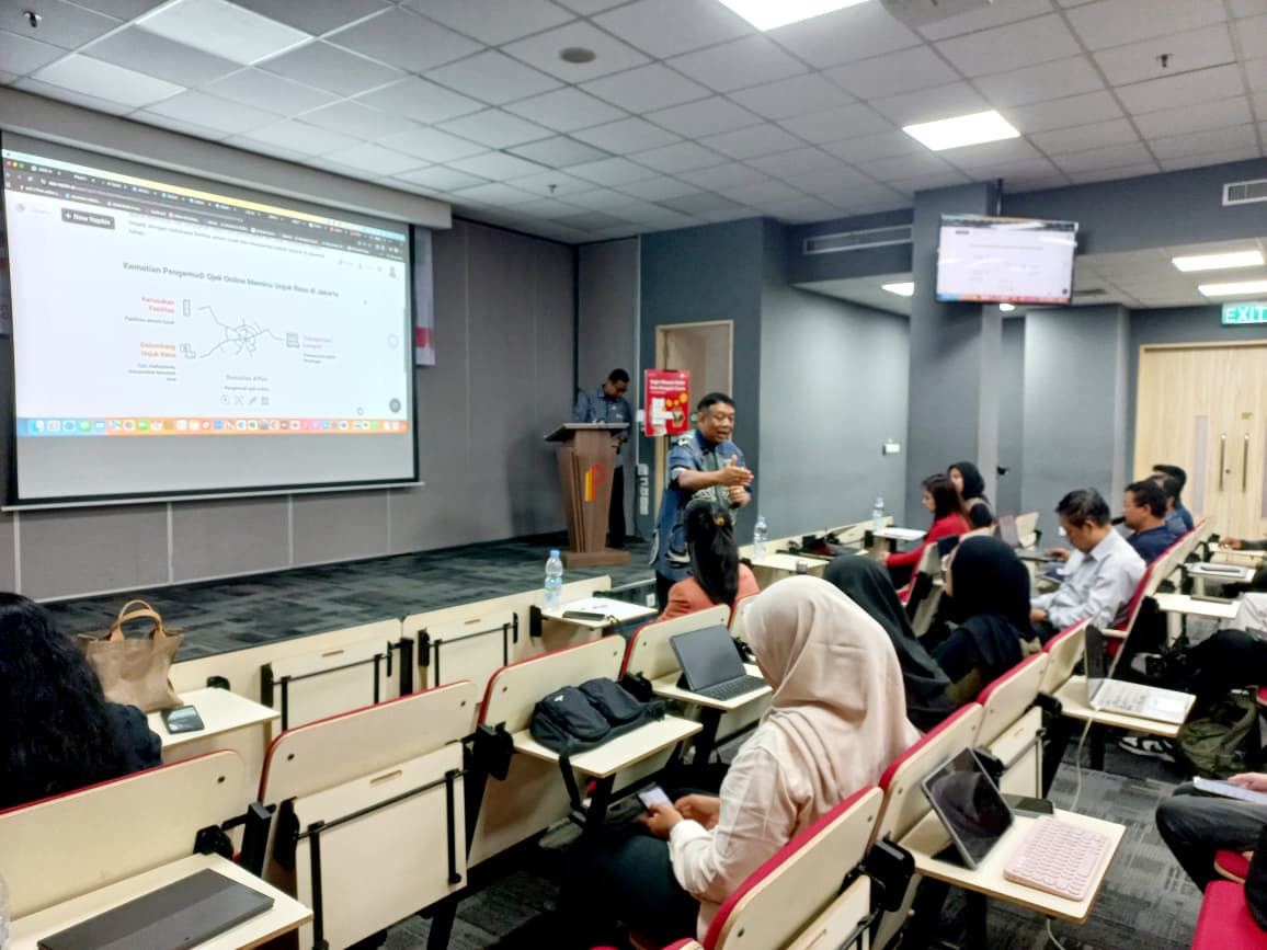 Rektor Pradita University, Prof. Richardus Eko Indrajit Tegaskan Peran Teknologi AI Bukan untuk Menggantikan Wartawan 2 Diskusi terbuka di Pradita University Tangerang, Senin 15 September 2025.