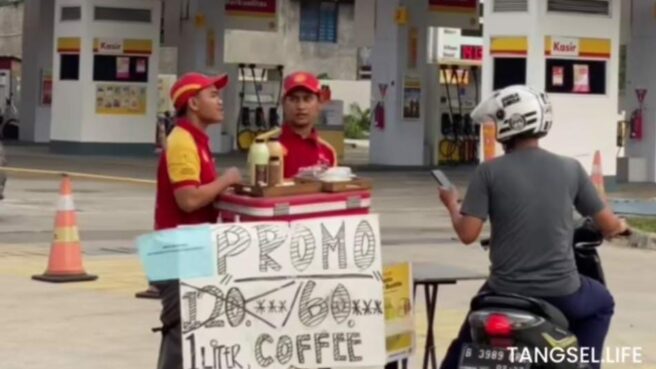 Viral Petugas SPBU Shell Ciputat Jual Kopi dan Donat di Pinggir Jalan