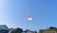 bendera setengah tiang