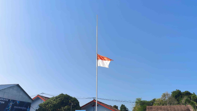 bendera setengah tiang