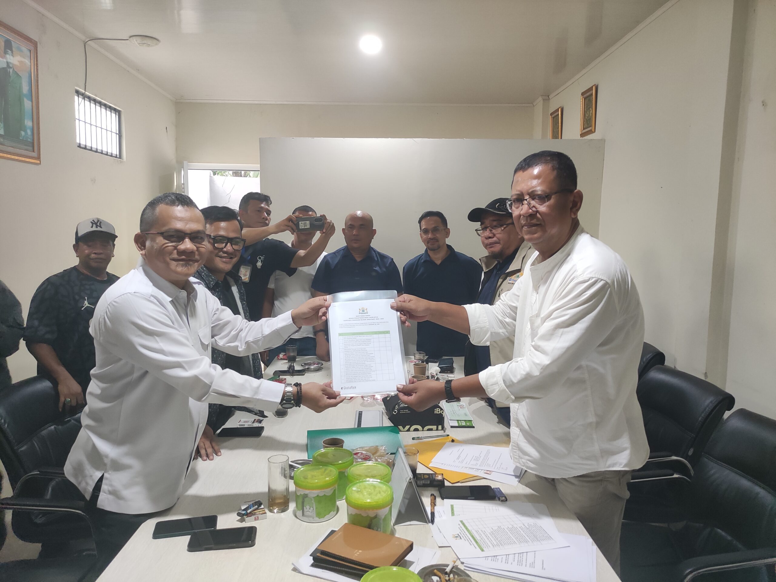 Marhadi Resmi Ambil Formulir Bacalon Ketua Kadin Tangsel, Siap Bawa Kadin Lebih Progresif dan Inklusif 2 Marhadi mengambil formulir calon Ketua Kadin Tangsel