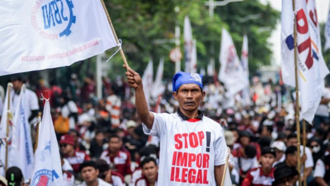 Demo Buruh Tekstil Terkait Maraknya Impor Tekstil Ilegal di Indonesia