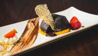 Menu dessert asal Prancis, Chocolat Moelleu yang dikenal sebagai molten chocolate cake di Swiss Belhotel Serpong
