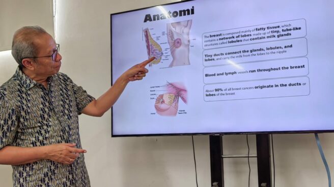Dr. dr. Sonar Soni Panigoro, Sp.B(K)Onk, M.Epid, MARS, Konsultan Bedah Onkologi dari Eka Hospital BSD menjelaskan kanker payudara masih menjadi kasus tertinggi pada perempuan di Indonesia dan dunia.