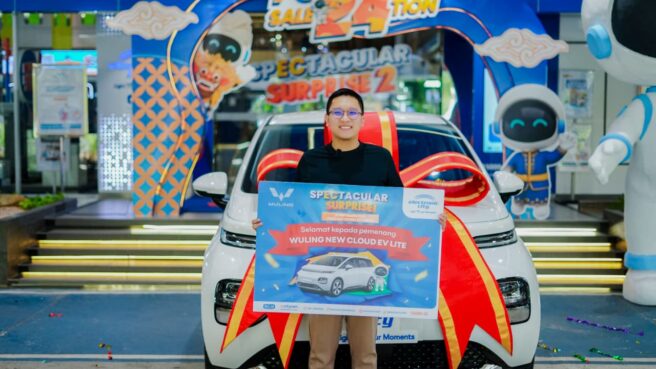 Pemenang utama program “Spectacular Surprise 2025" dari Electronic City
