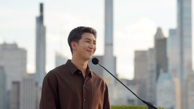 RM BTS Jadi Artis K-pop Pertama Bicara di APEC CEO Summit 2025, Bahas Soft Power K-Culture dan Industri Kreatif Dunia 1 rm bts