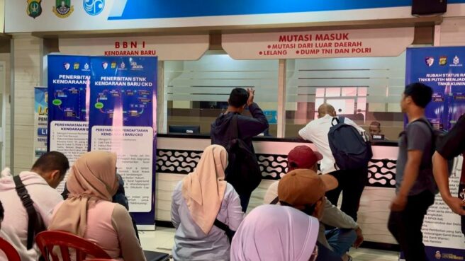 188 Ribu Kendaraan Sudah Nikmati Pemutihan Pajak di Samsat Ciputat, Total Transaksi Tembus Rp188 Miliar 1 Pemutihan Pajak di Samsat Ciputat. Foto: Andre Pradana/Tangselife