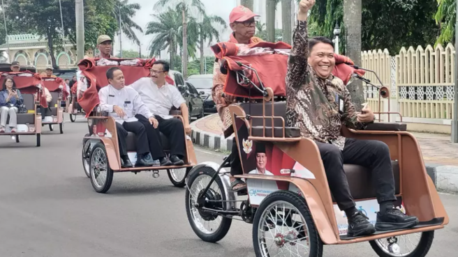Presiden Prabowo Bagikan Ratusan Becak Listrik di Kota Tangerang,