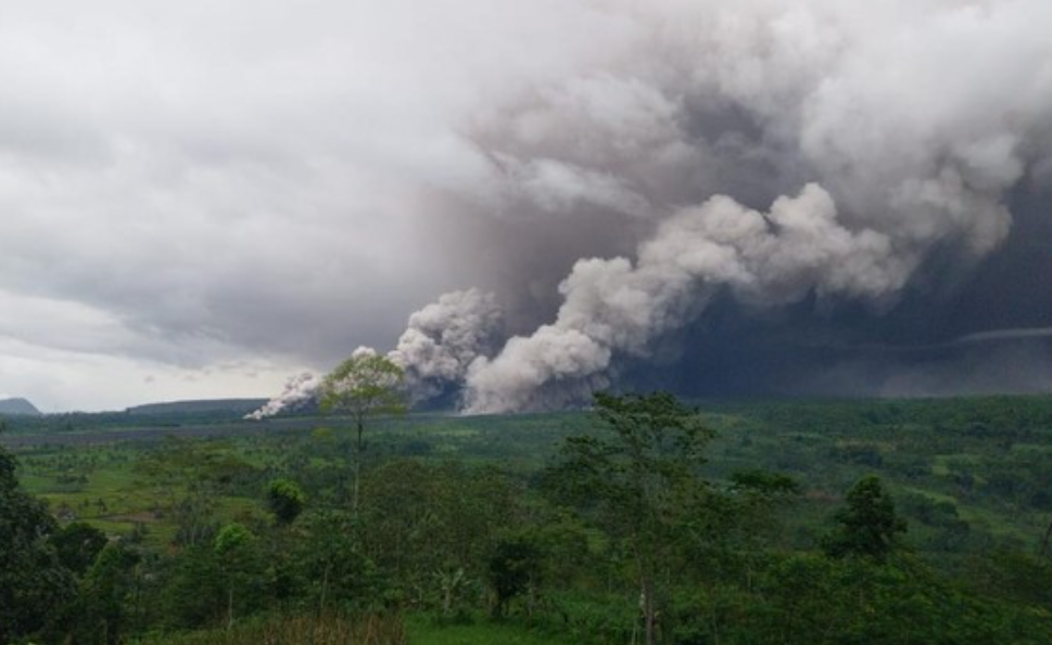 Erupsi Gunung Semeru Rabu, 19 November 2025