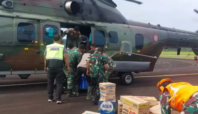 11 helikopter milik TNI dan Basarnas mendistribusikan logistik ke Bencana Sumatera 2025