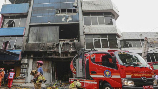 Kebakaran di Gedung Terra Drone di Jalan Letjen Suprapto, Cempaka Baru, Kemayoran, Jakarta Pusat, Selasa 9 Desember 2025