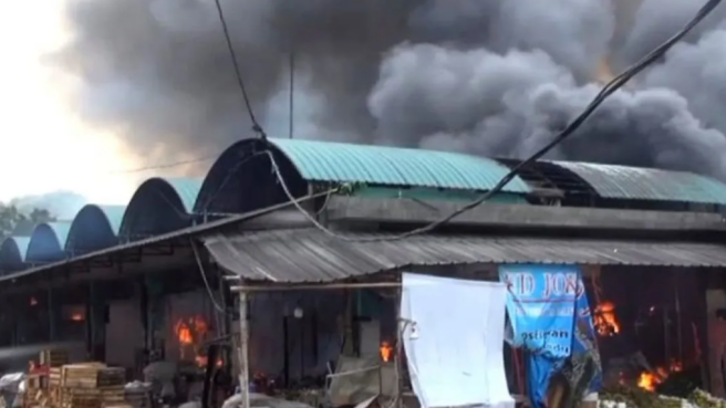 Kebakaran Pasar Kramat Jati Senin 15 Desember 2025 pagi.