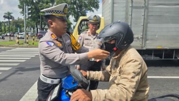 Satlantas Polres Tangsel saat menggelar Operasi Zebra 2025 di jalan Letnan Sutopo Serpong. Foto: Satlantas Polres Tangsel