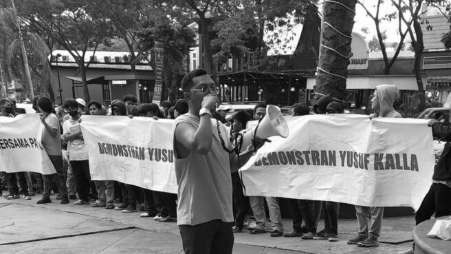 Aksi Solidaritas Mahasiswa Demokrasi (SOMASI) di depan Menara Matahari, Lippo Village, Tangerang, pada Jumat 5 Desember 2025.