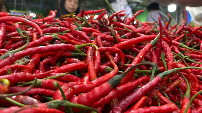 Harga cabai dan bawang di Kota Tangsel mengalami kenaikan harga. Foto: Nadia/Infotangerang.id