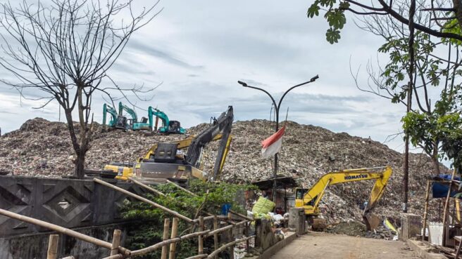 Tumpukan Sampah di TPA Cipeucang