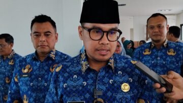 Wakil Wali Kota Tangsel, Pilar Saga Ichsan di dampingi Camat Setu, Erwin dalam acara musrembang tingkat kelurahan