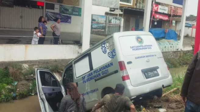Mobil Operasional MBG Kecelakaan di Sepatan Tangerang