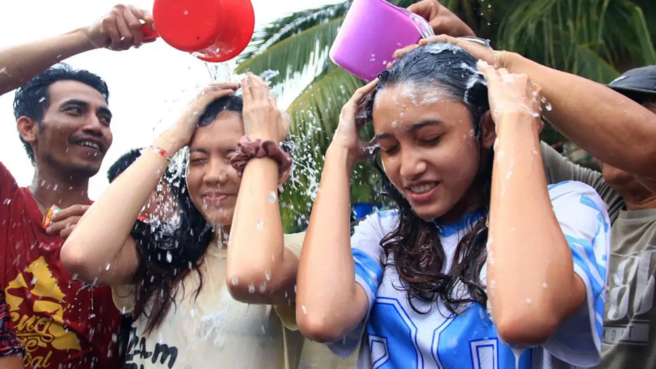 keramas bareng di sungai cisadane