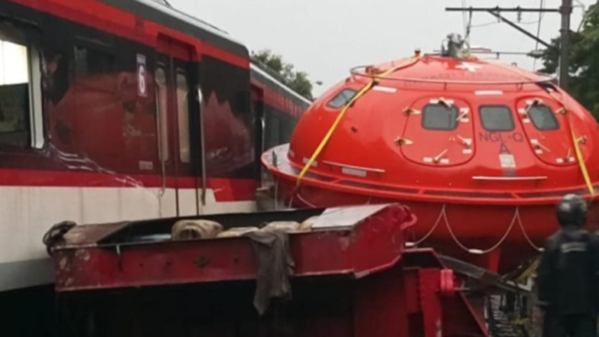 Kereta Bandara Soetta Tabrak Truk Trailer di Perlintasan Poris Tangerang
