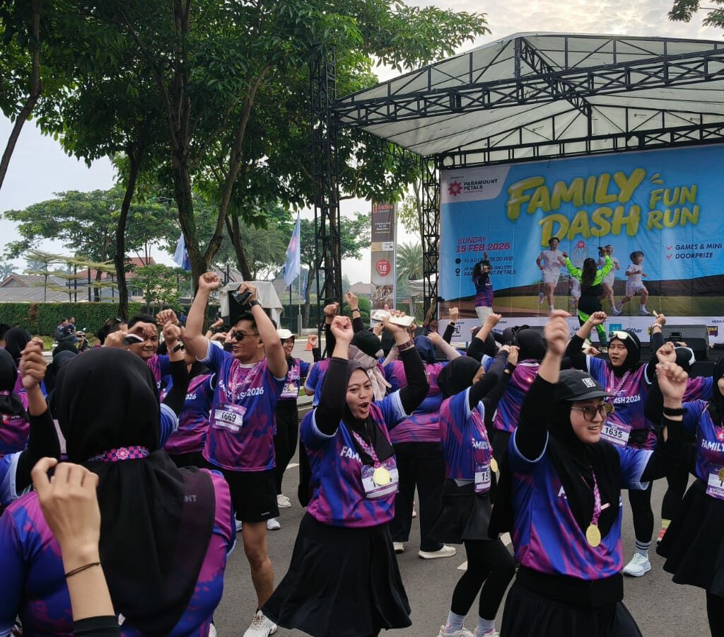Senam Bersama di Paramount Petals