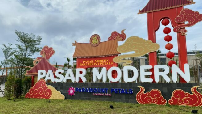 Pasar Modern Paramount Petals