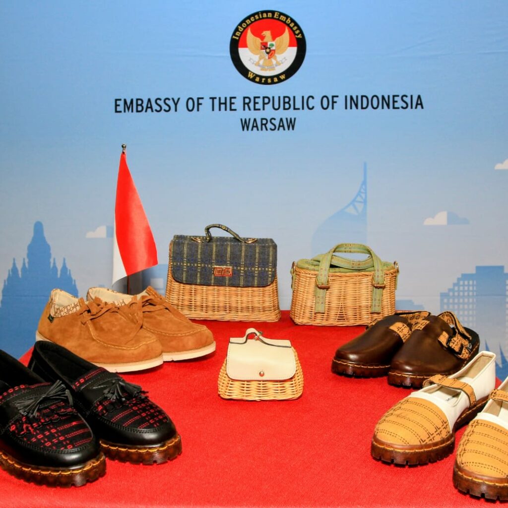 Brand Lokal asal Tangerang Tembus Pameran Sepatu Eropa, Tampil Perdana di POLSHOES Fair 2026 Polandia 2 WhatsApp Image 2026 03 09 at 11.49.44 2