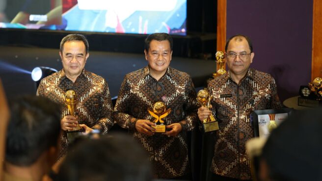 PERUMDAM TKR Terima Penghargaan di Acara Top BUMD AWARD 2026