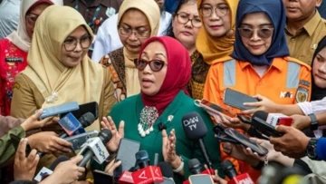 Usulan gerbong KRL perempuan dipindah