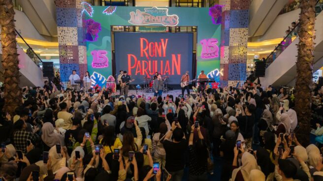 Rony Parulian Meriahkan HUT Tangcity Mall ke-15